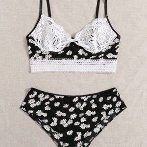 ⚡⚡🆕 Lingerie set 4XL(2XL) NWT White lace daisies